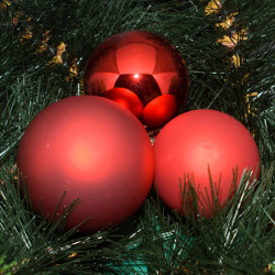 Kerstballen rood glanzend gemengd